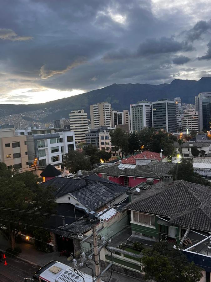 Hostal De La Mancha Hotel Quito Exterior photo