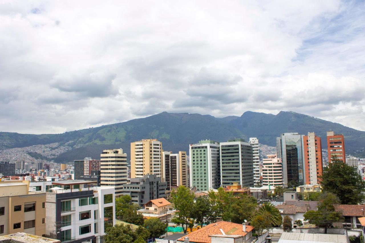 Hostal De La Mancha Hotel Quito Exterior photo